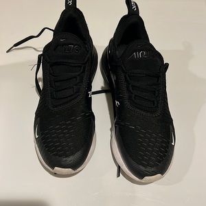 Nike 270 kids 5.5 women’s 7 black